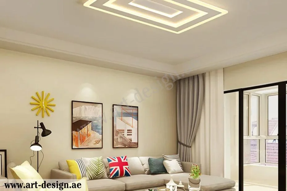 أفكار مميزة لتصميم ديكور غرفة جلوس صغيرة في الإمارات 5 اعتمد ترتيب عمودي لترتيب ديكورات الجدار