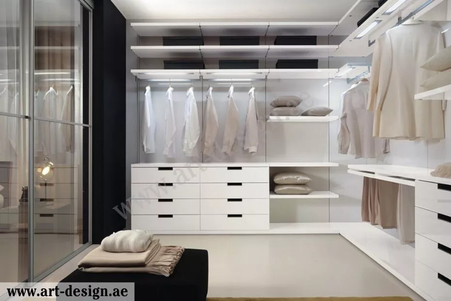 ديكورات وتصاميم خزائن ملابس بالحائط في الإمارات 2 خزائن حائط مودرن مع أبواب منزلقة
