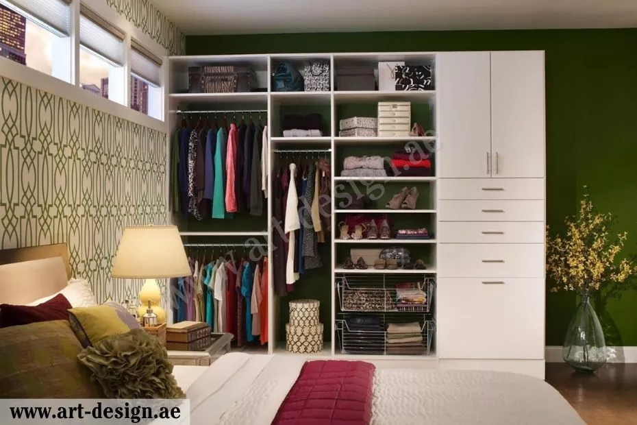 ديكورات وتصاميم خزائن ملابس بالحائط في الإمارات 7 خزانة الملابس الجدارية على هيئة أدراج