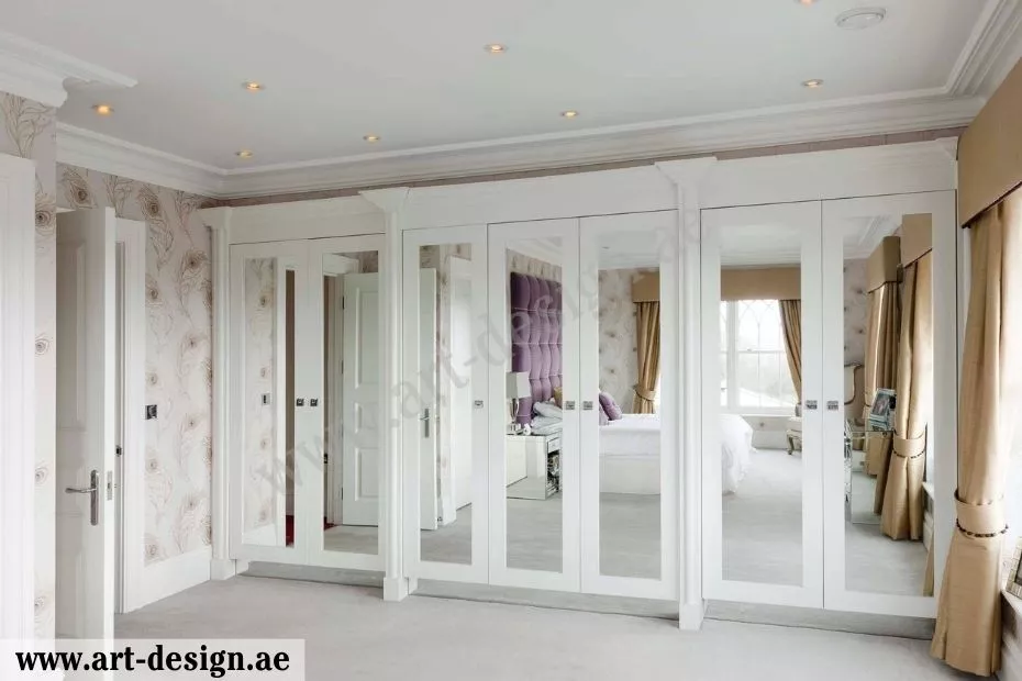 ديكورات وتصاميم خزائن ملابس بالحائط في الإمارات 5 دولاب ملابس في الحائط مدمج مع أبواب مرآة