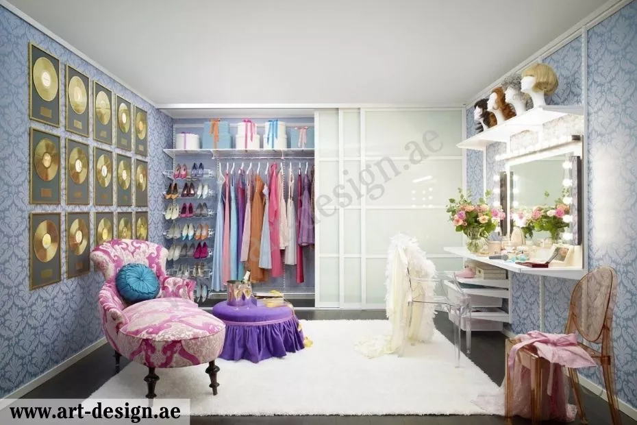 يمكنك إضافة عدة إكسسوارات لغرفة الملابس